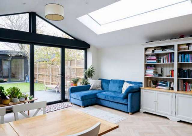 Réalisation d'une extension de maison moderne au Chesnay par l'équipe Weiss Rénovation