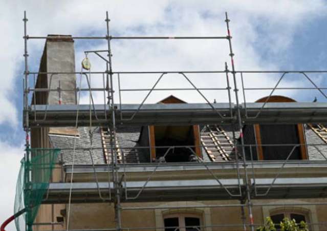 Surélévation de maison en cour de réalisation à Marly-le-Roi par l'équipe Weiss Rénovation